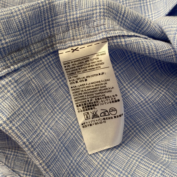 Good Used Condition. Banana Republic Mens linen slim fit shirt. Size M - Picture 3 of 6